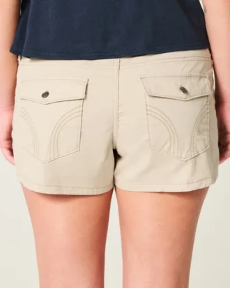 Ultra lågmidjade minishorts i khakifärgad twill
