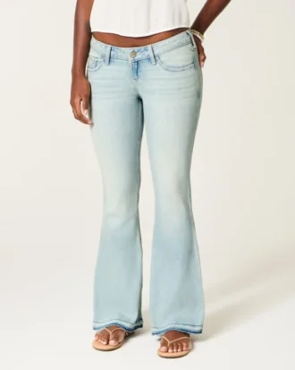 Ultralåga, ljus tvättade jeans med nedhasad fåll och utsvängda ben Ultralåga, ljus tvättade jeans med nedhasad fåll och utsvängda ben