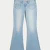 Ultralåga, ljusblå jeans med fickor fram och utsvängda ben Ultralåga, ljusblå jeans med fickor fram och utsvängda ben