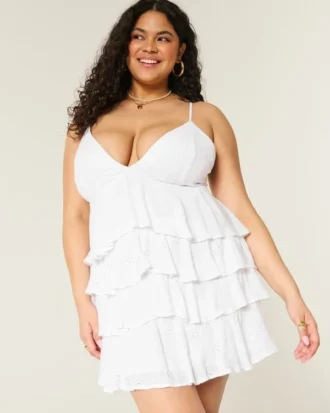 V-ringad babydoll-miniklänning med volanger