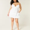 V-ringad babydoll-miniklänning med volanger